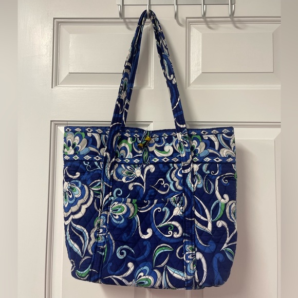 Excellent used condition large Vera Bradley tote with dark blue paisley print - Picture 1 of 8